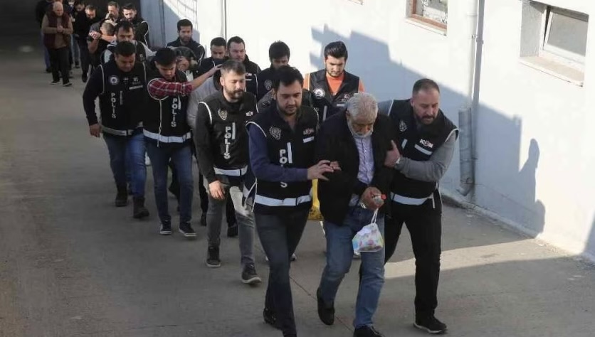 Adana’da 6 Tefeciye Tutuklama 