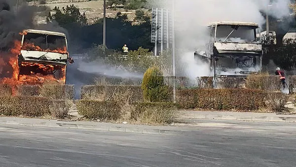 İki Katlı Yolcu Otobüsü Yandı 