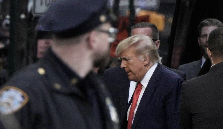 Donald Trump Resmen Gözaltında
